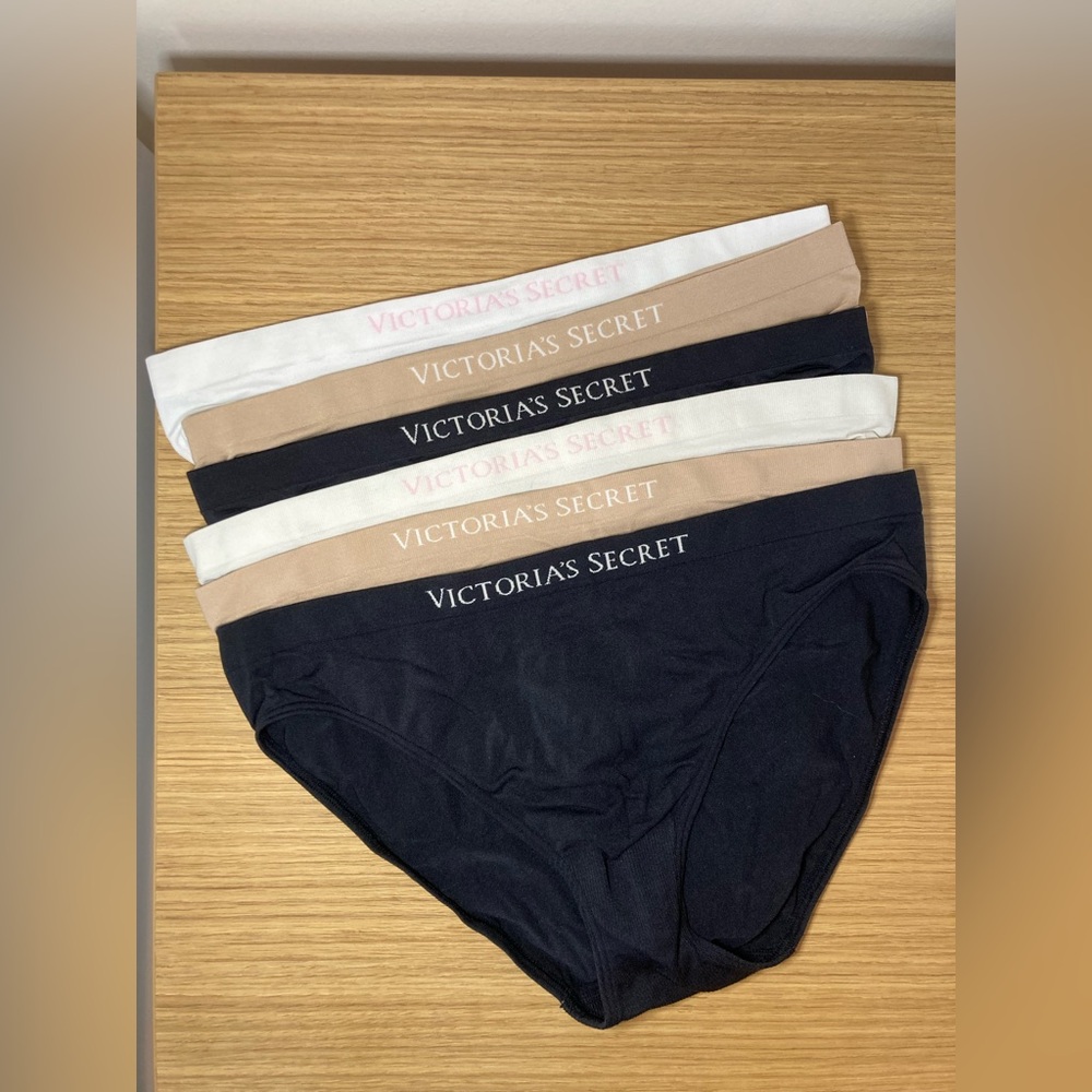 Victoria's Secret Women's Bikini Panties Set